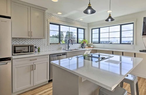 West End Casa | 'Ruston Retreat' - Mod Home w/Rooftop Deck!