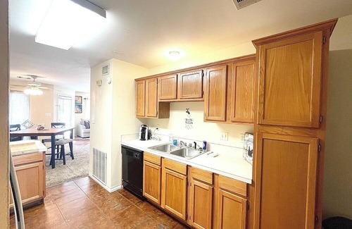 Monroe Cama Y Desayuno | Bayou and Beyond: The View with hot tub and Kayak rentals