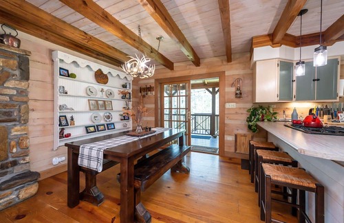 Brevard Cabina | Cozy & Secluded Cabin w/Private Waterfalls, Streams, & Wi-Fi! Pets OK!