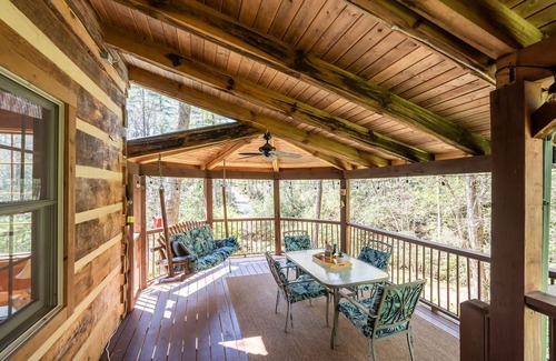 Brevard Cabina | Cozy & Secluded Cabin w/Private Waterfalls, Streams, & Wi-Fi! Pets OK!