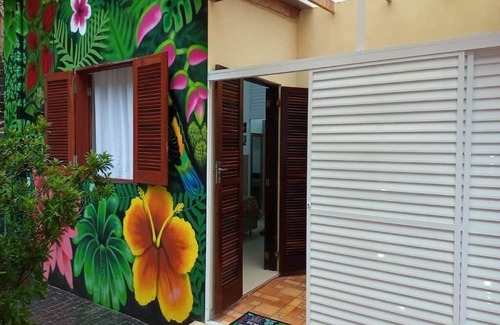 Ubatuba Condominio | Enjoy nature in this cozy suite: air conditioning, Wi-Fi, TV, barbecue.manual