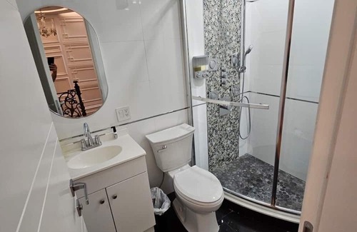 Queens Casa | Charming 1-Bedroom with AC, WiFi in Queens close to JFK and LaGuardia Airport