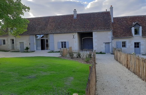 Chambourg-sur-Indre Casa | STAG AND SWAN SET FOR 12
