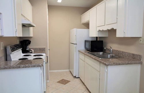Weslaco Apartamento | Chic 1-bedroom with WiFi and AC in cool Donna, Texas