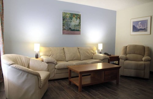 Weslaco Apartamento | Chic 1-bedroom with WiFi and AC in cool Donna, Texas