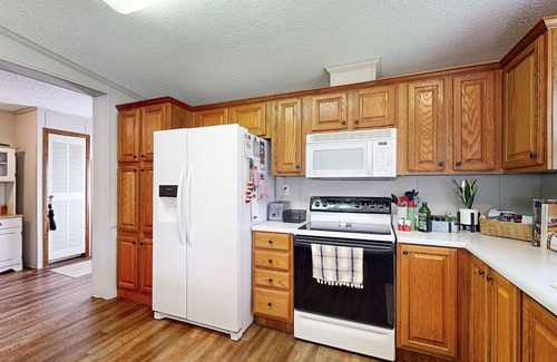 Stemley Casa | Lakefront dog friendly retreat w/boat ramp & dock
