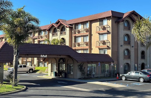 Lompoc Apartamento | Hotel Suite in Lompoc with Kitchenette, Pool and Complimentary Breakfast