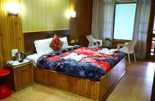 Chachian Hotel | Goroomgo The Woodz Dharamsala