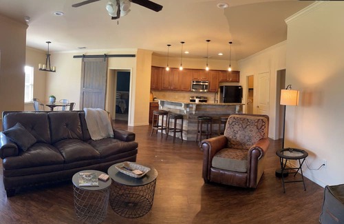 North by Northwest Casa | Lubbock Landing! Charming 3-bedroom home in Lubbock, Texas