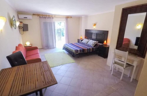 Meia Praia Apartamento | Studios for long stays near the beach in the Algarve region of Portugal