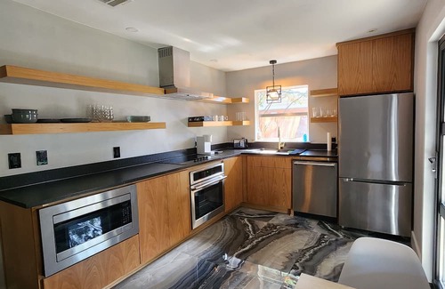 Farmers Branch Casa | 3-bedroom House in City in the Park, DFW, DAL, Nestled Suburb of Dallas