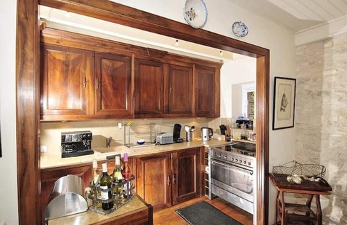 Saint-Antonin Noble Val Casa | Holiday Home 'Le Manoir Danglars' with Private Pool, Private Garden and Wi-Fi