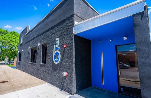 Sparta Casa | Art Inspired Micro-Hotel - 2 Studio Suites | Grill | Pool Table