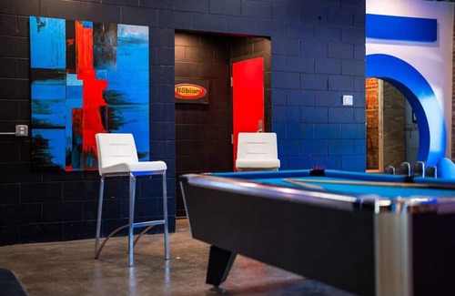 Sparta Casa | Art Inspired Micro-Hotel - 2 Studio Suites | Grill | Pool Table
