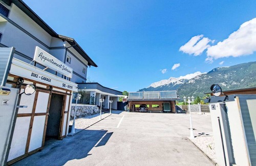 Steinberg am Rofan Apartamento | Lovely apartment for 10 guests with hot tub, WIFI, patio, pets allowed and parking