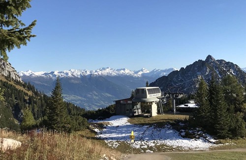 Steinberg am Rofan Apartamento | Lovely apartment for 10 guests with hot tub, WIFI, patio, pets allowed and parking