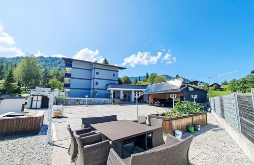 Steinberg am Rofan Apartamento | Lovely apartment for 10 guests with hot tub, WIFI, patio, pets allowed and parking