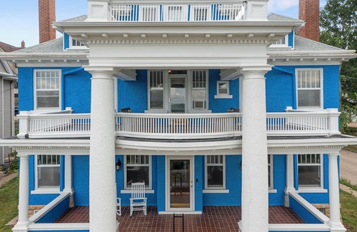 Dubuque Casa | Spacious 7-bedroom house- unique history, modern comforts and incredible views