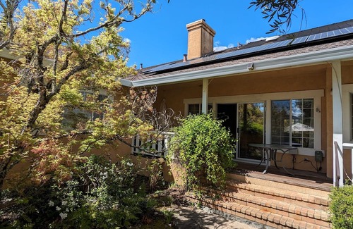 Calistoga Casa | 3-bedroom home in Calistoga with pool and hot tub
