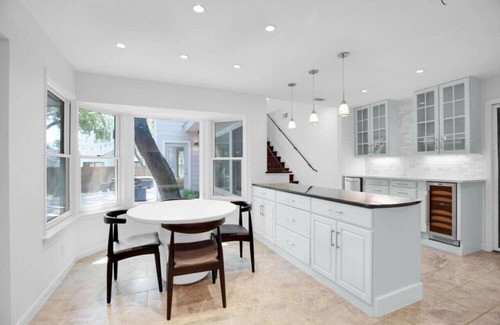 Mesa Oaks Casa | Domain Deluxe-Spacious 5bd Modern Retreat, Hot Tub