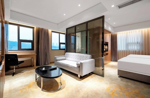 Yuzhong Hotel | Excel Hotel