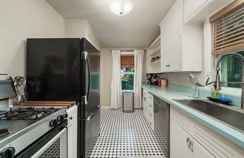Billings Casa | NEW Mid-Century 4 Bed 2Bath Home w/PlayRoom
