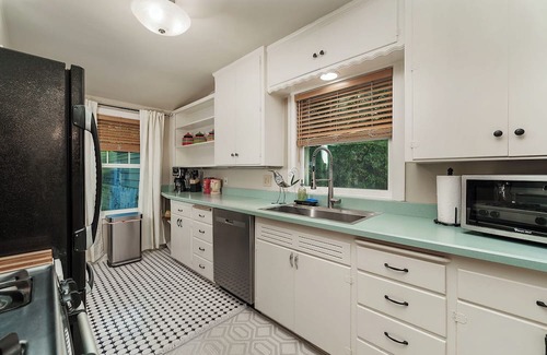 Billings Casa | NEW Mid-Century 4 Bed 2Bath Home w/PlayRoom