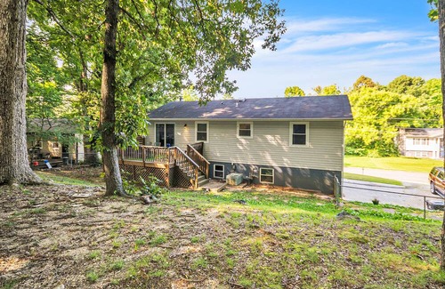 Knoxville Casa | NEW LISTING! Luxurious Getaway in Perfect Location by RedAwning