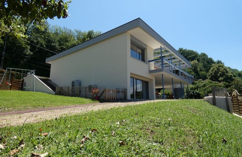 Bilieu Apartamento | LAC CASA 60 - gîte with beach and terrace overlooking the lake