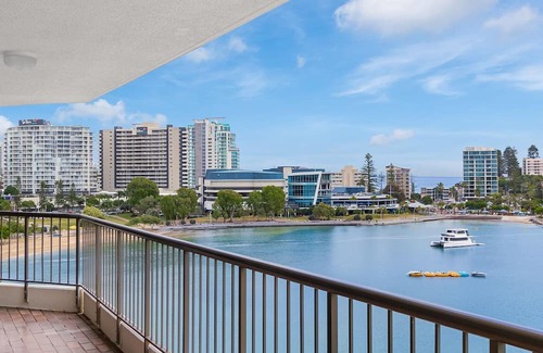 Tweed Heads Apartamento | Seascape Apartments Unit 802 Central Tweed Heads with abundant water views, Wi-Fi Included