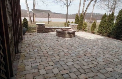 Prospect Casa | 3-bedroom riverfront townhome in fabulous Prospect with WiFi, AC, Pet Friendly.