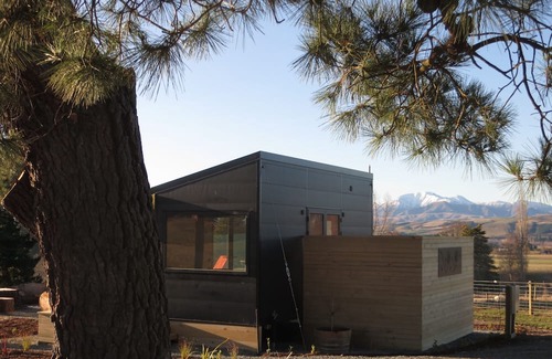 Coal Stream Cabina | Luxury camping/tiny house experience, 5 minutes from Fairlie township
