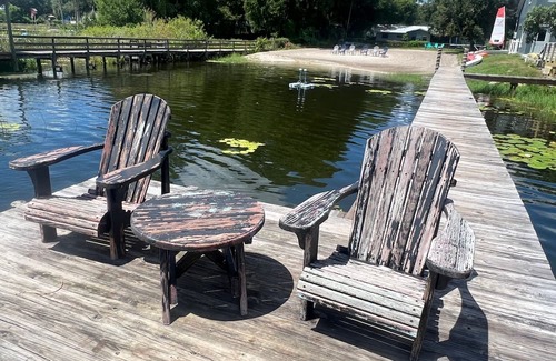 Summerfield Casa | Charming 2-bedroom lakefront house in Summerfield with WiFi and AC