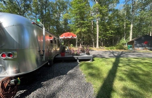 Shokan Casa | Cozy Airstream with WiFi and AC in peaceful Shokan