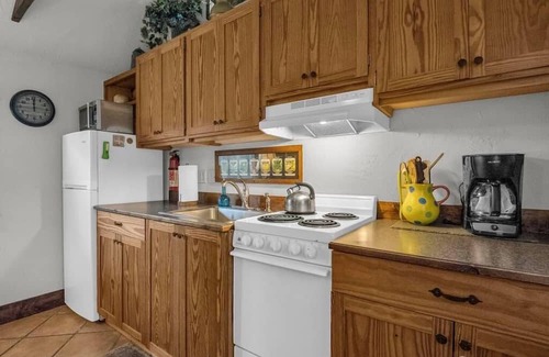 Brevard Cabaña | Charming Cottage for Two on Main