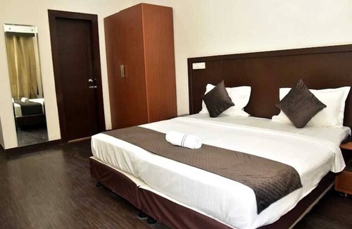 Sector 15 Hotel | SILVER TREE HOTEL