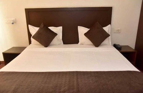 Sector 15 Hotel | SILVER TREE HOTEL