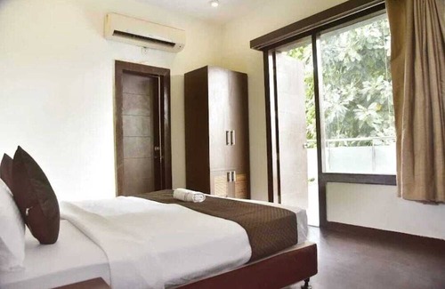 Sector 15 Hotel | SILVER TREE HOTEL