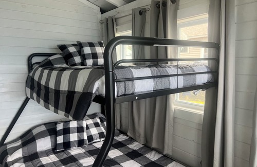 Brownville Casa | Charming WATERFRONT 2-bedroom home with WiFi on Schoodic lake in Brownville