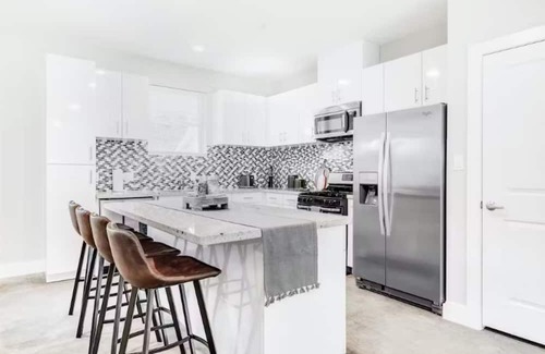 North Houston Casa | Centrally Located Pet Friendly Haven