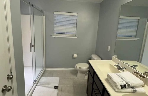Burton Casa | Charming 4-bedroom With a Lagoon View in Beaufort with WiFi and AC
