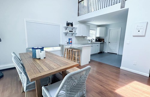 Manorville Casa | Private & Woodsy Home Near Hamptons/Golf/Wineries/Farms w/Heated Salt Pool & Spa