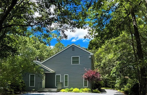 Manorville Casa | Private & Woodsy Home Near Hamptons/Golf/Wineries/Farms w/Heated Salt Pool & Spa