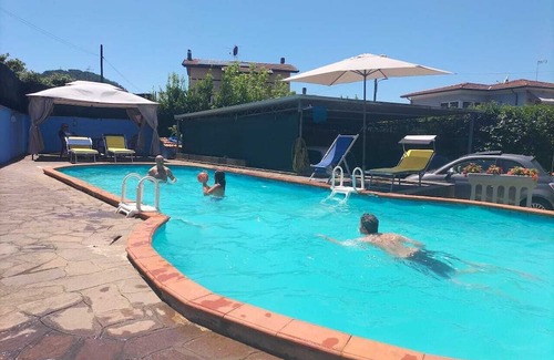 Stiava Casa | Villa Indipendente con Piscina e Posto Auto, nel Verde, a 5 Minuti da Viareggio