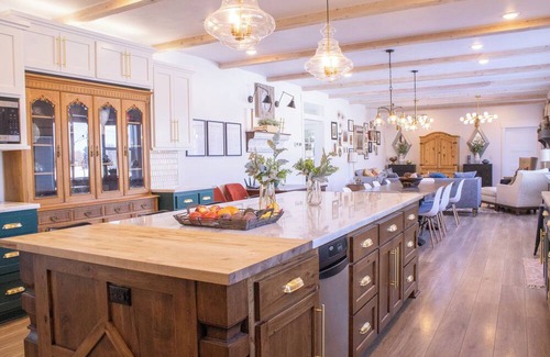 Rigby Casa | Spacious Country Manor