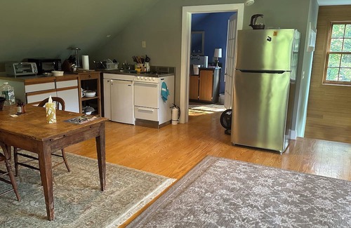 Tyringham Apartamento | Charming studio loft in The Berkshires surrounded by 20 acres of nature