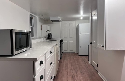 Forestview Casa | Spacious 5-bedroom house in charming Lombard with HOT TUB &PRIVATE BACKYARD