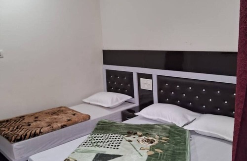 Kharsali Hotel | Goroomgo Uniyal Residency Uttarkashi