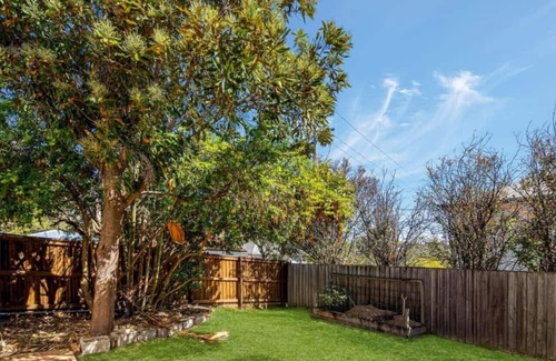 Holland Park West Casa | Premier 1BR Studio Retreat