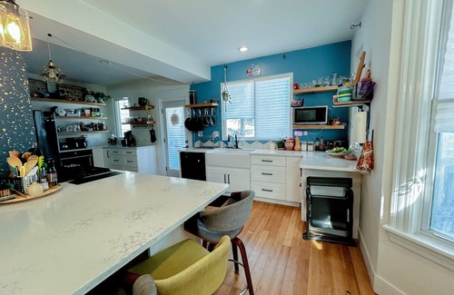Irving Park Casa | Spacious Family Haven- Working Space and Kid Space